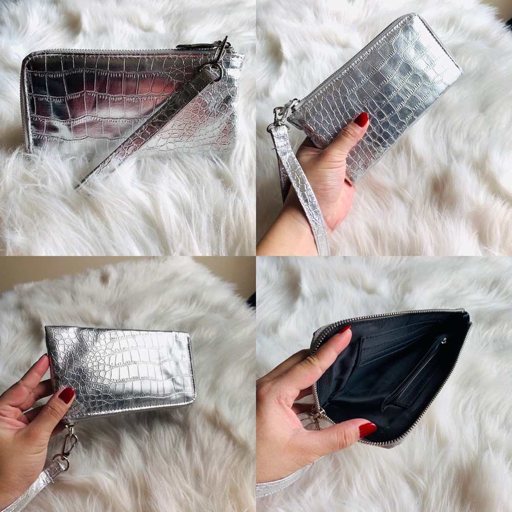 No brand wristlet